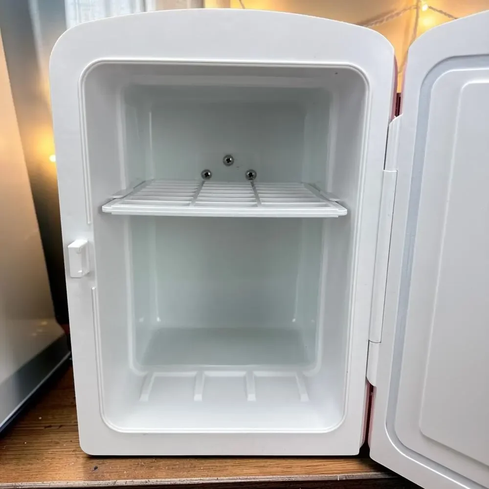 Frigidaire Retro Mini Personal Skincare Fridge Pink 6 Can Portable Cooler Dorm